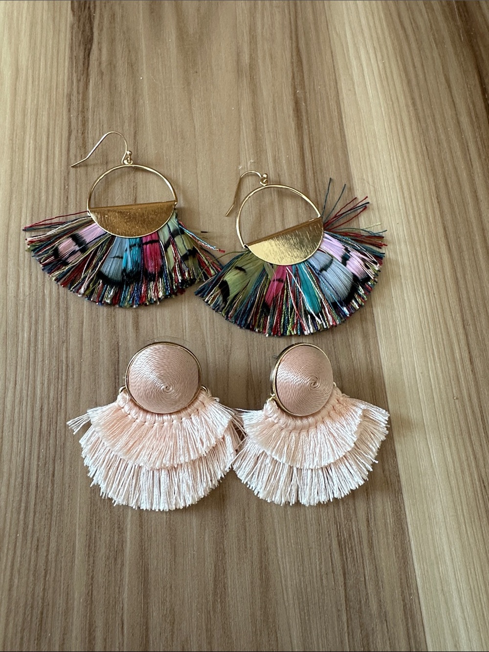 Fringe multi color with gold earring and fringe pink with gold earring
